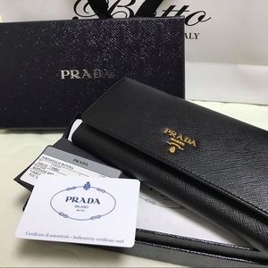 Prada classic wallet